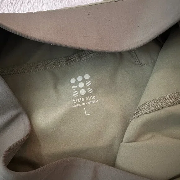 Title Nine Zephyr Ultralight Explorer Shorts Women's Large Green - Picture 2 of 6